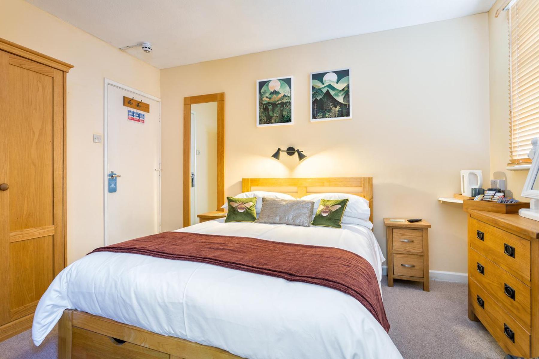 Groud Floor Double Room with Private Bathroom